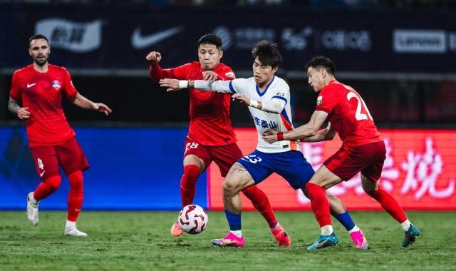 泰山南征让三追四老崔心惊 9天3赛轮换制成疑问