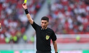 麦麦提江执法申花5胜2平5负，执法泰山3胜2平6负并有3张直红